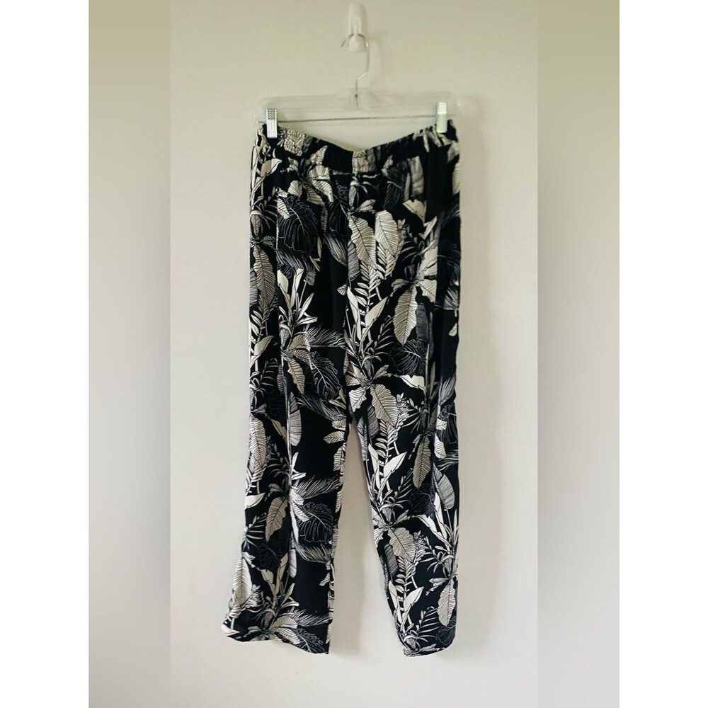 Black and White Tropical Coastal Vacation Print Women’s Pants